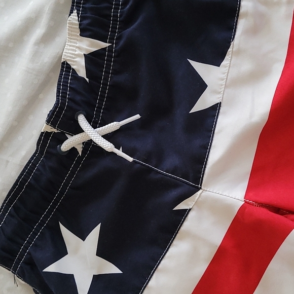 🔶️5 for $30🔶️ Boy's America Flag Swim Trunks - Picture 2 of 6
